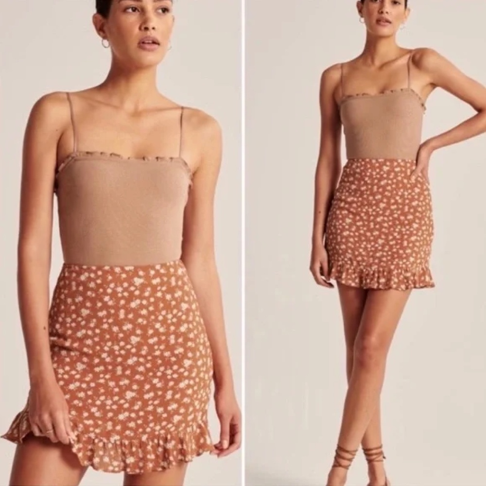 Small Abercrombie NWT orange floral ruffle mini skirt - Picture 2 of 3